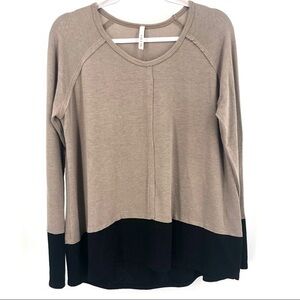 GILLI Size Medium Long Sleeve Color Block Blouse